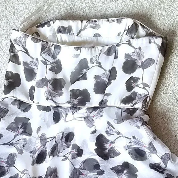 White House Black Market 3-Tiered Flower Dress 2 - Picture 12 of 13